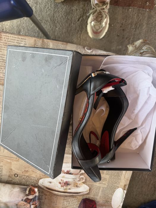 Sandale Cesare Paciotti piele neagra marimea 41