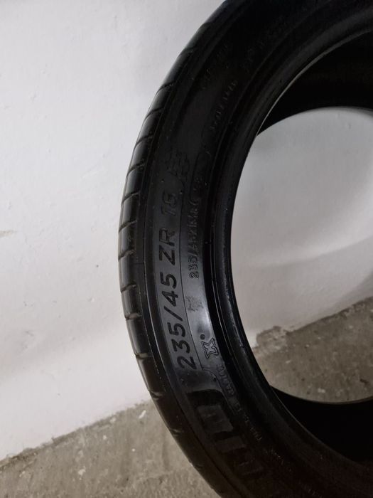 Anvelope de vară Moichelin Pilot Sport 4
235/45 R18 98Yi