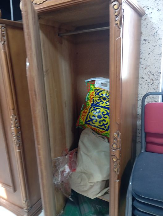 Продам мебель 2шкафа и 2 тумбы