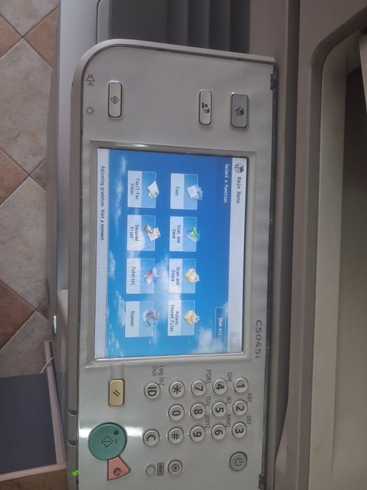 Продавам професионална копир машина
