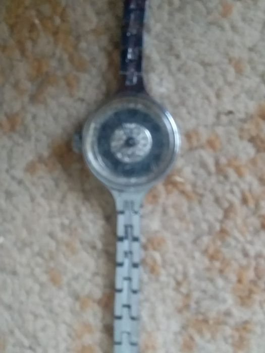 Часы настольные и наручные