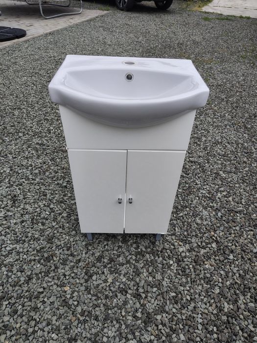 Ghiuvetă baie cu dulap/mobilier – stare foarte bună