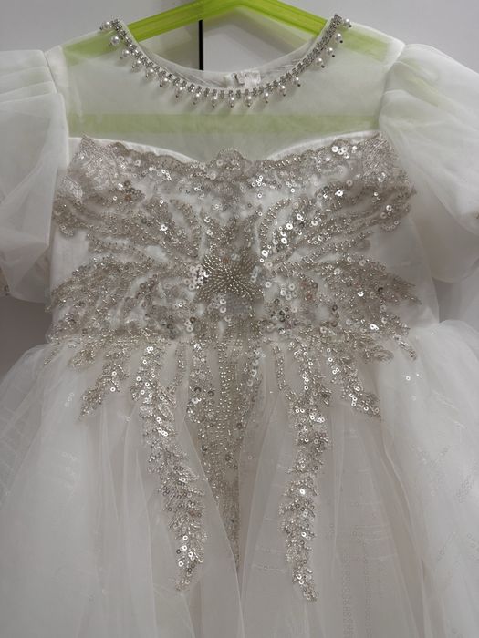 Продам платье на 6-7 лет