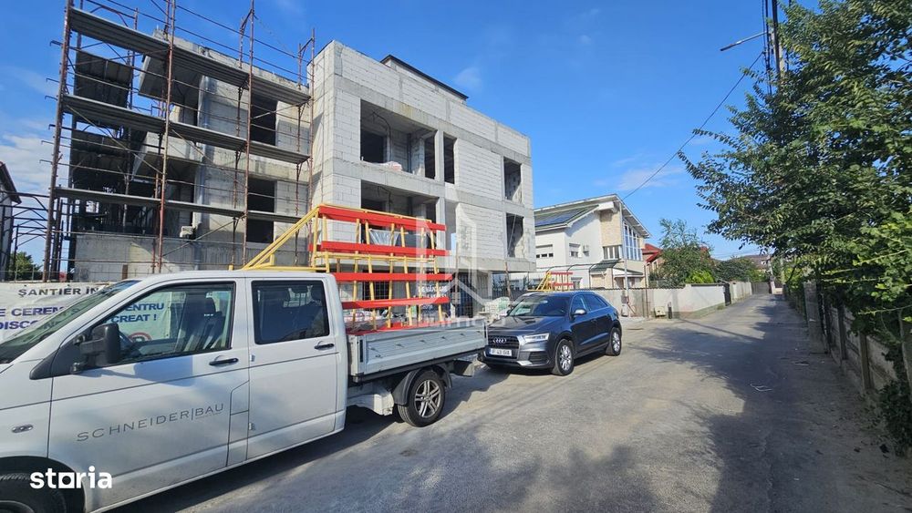 Parc Laurentiu Raiciu apartament 2 camere decomandat si curte 40 mp.