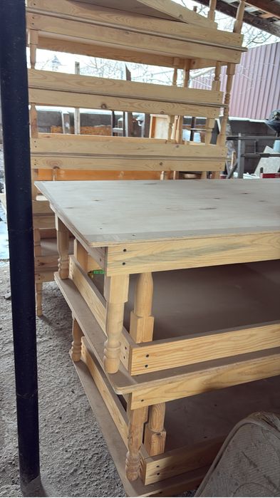 Ағаштан жасалған жер стол мықты