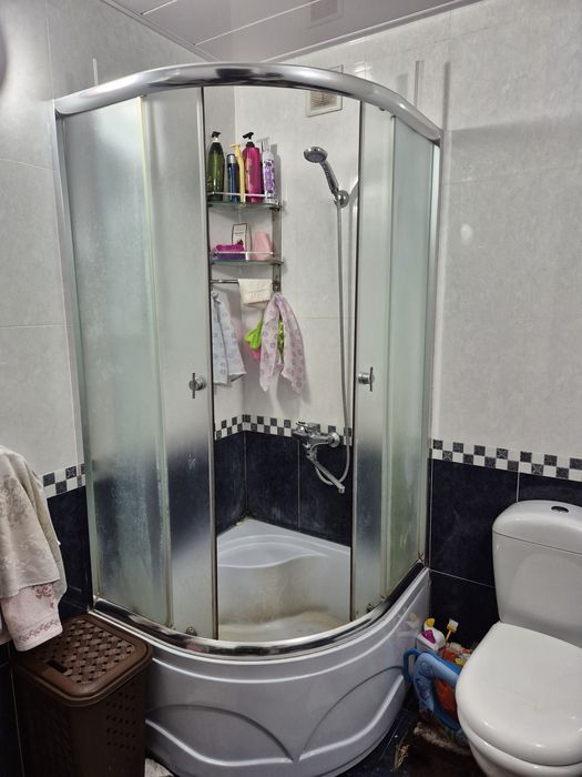 Душевая кобинка.