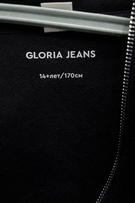 укороченная кофта на замке