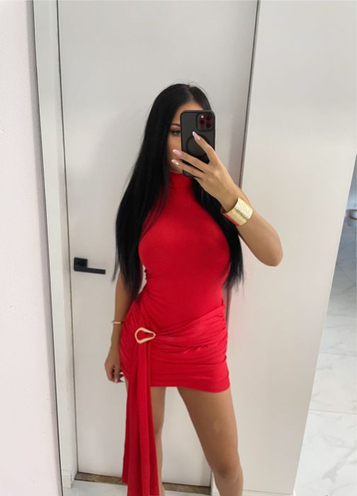 Rochie superba rosie cu detaliu auriu
