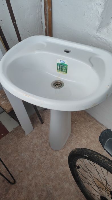 Продам раковину полностью комплект