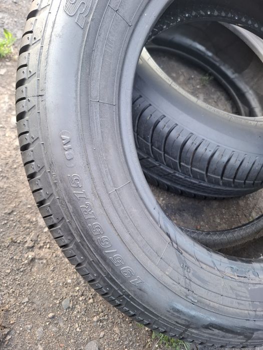 Vand 1 sau 2 anvelope 195 65 15 noi 1 buc michelin 1 buc dunlop
