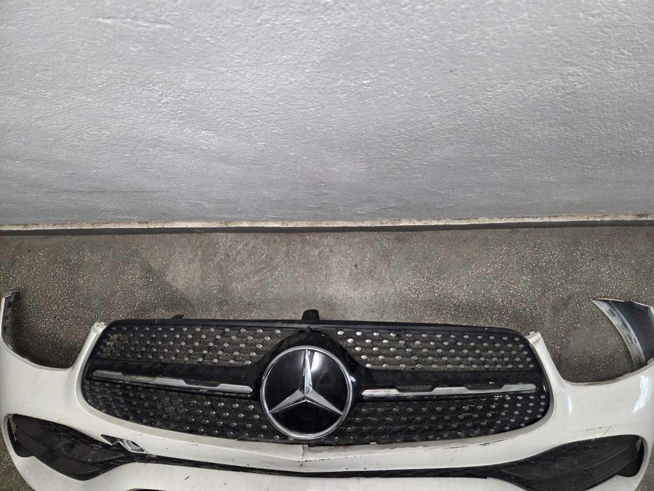 Продавам предна броня за мерцедес glc /w253