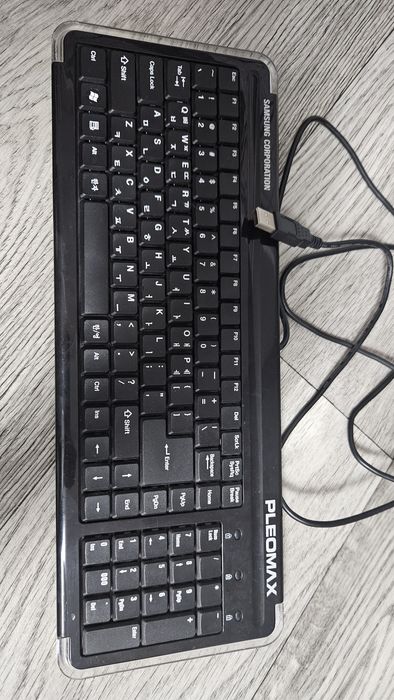 Провода для компьютера, клавиатура