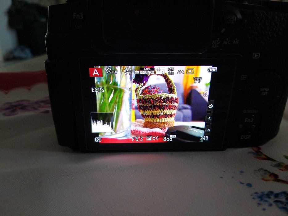 Panasonic Lumix G90 cu obiectiv 14-140