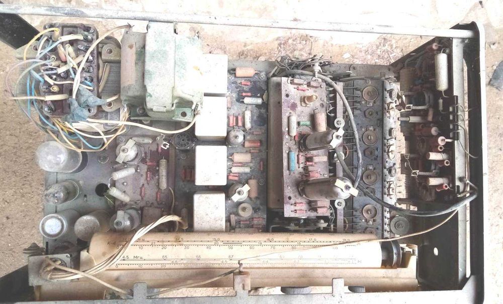 Продаётся радиоприёмник СССР.