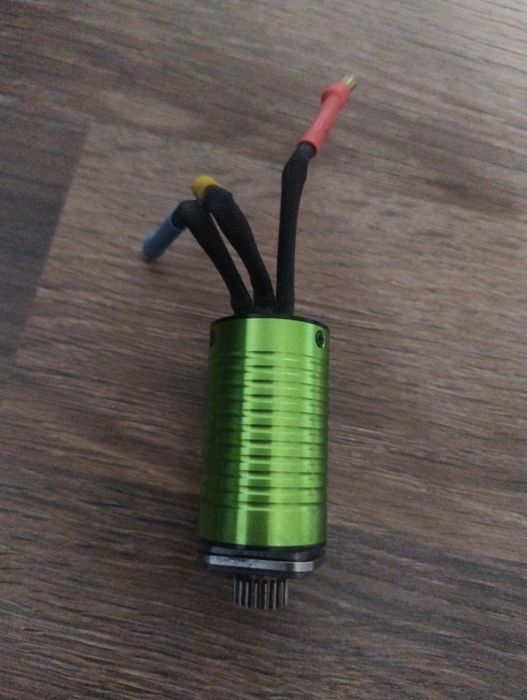 Motor brushless 2847 pentru modele 1/16