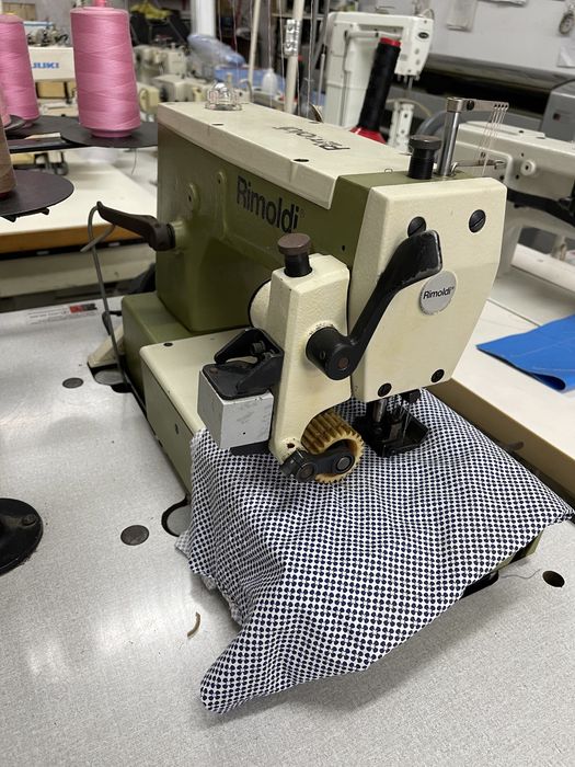 Masina cu 4 ace cu puller Rimoldi