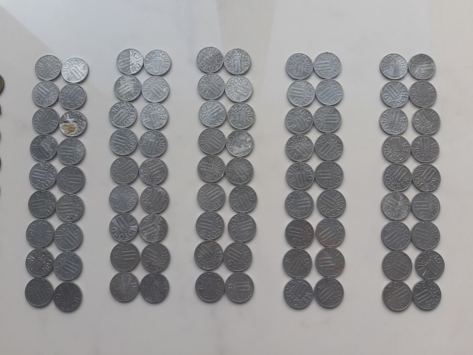 Vând 3 colecții de monede vechi