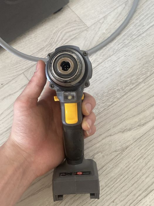 Шурупаверт на батарейке