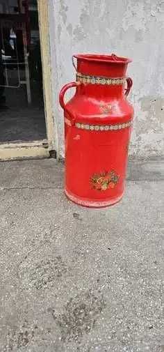 bidon pentru lapte vopsit arta vintage