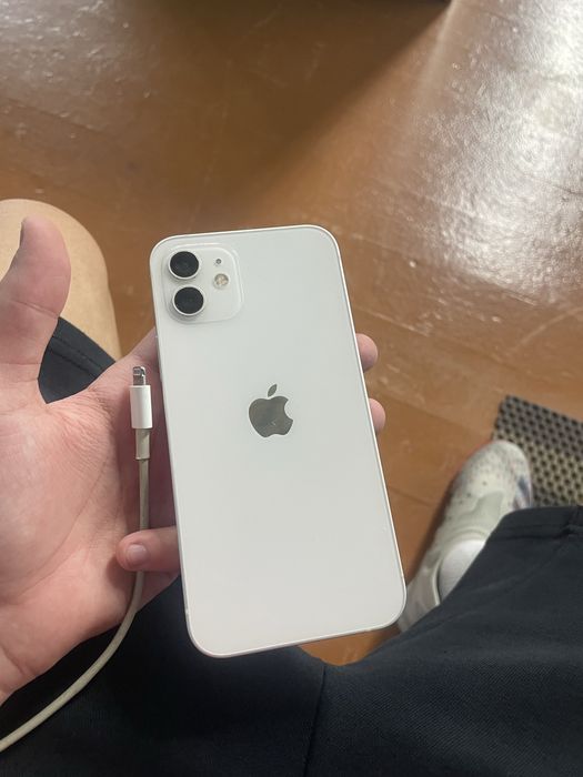 Продам айфон 12