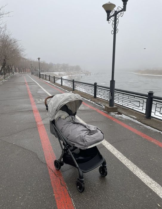 Продам детскую Коляска Joie Tourist