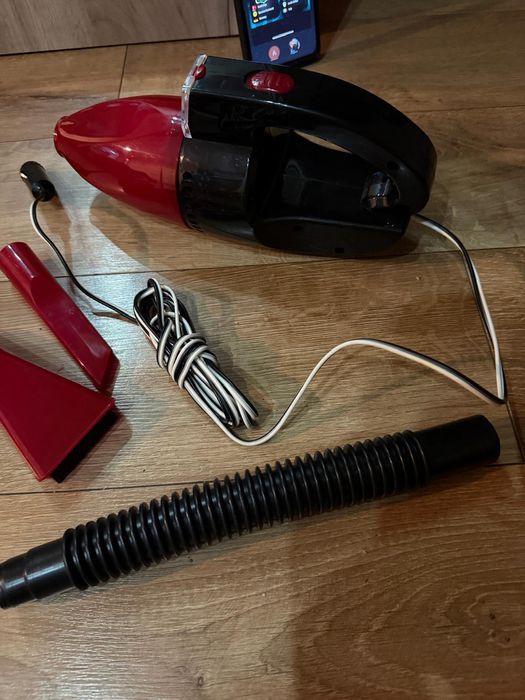 Aspirator auto + 4 accesori