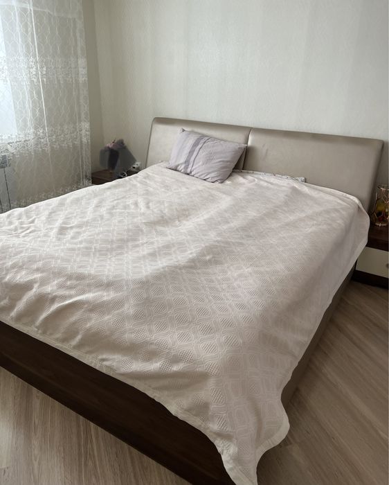 Продается спальный гарнитур