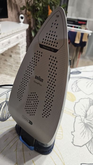 Паровой утюг Braun SI9682DB | Быстрый нагрев и мощный пар