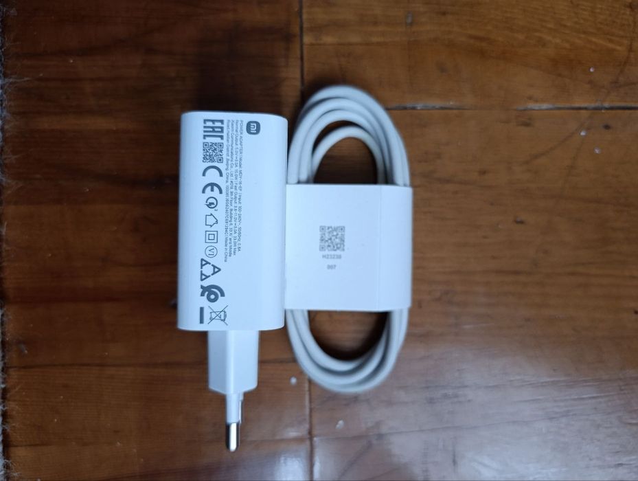 Зарядное устройство 33 ватт, оригинал из коробки.