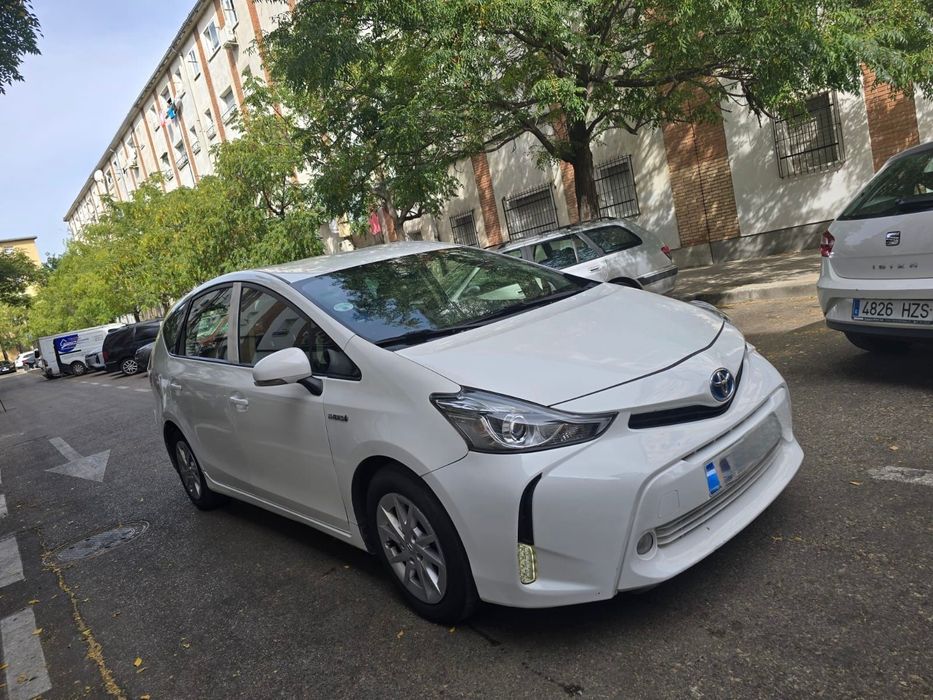 Inchiriere Toyota prius plus 7 locuri