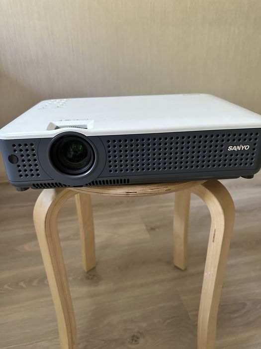Проектор Sanyo PLC-XU75