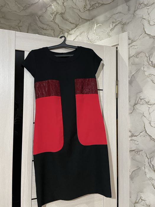 Платья для женщин