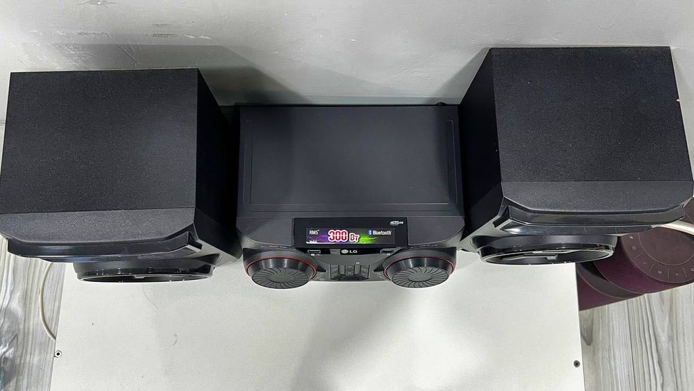 Продается
Музыкальный центр LG СК43