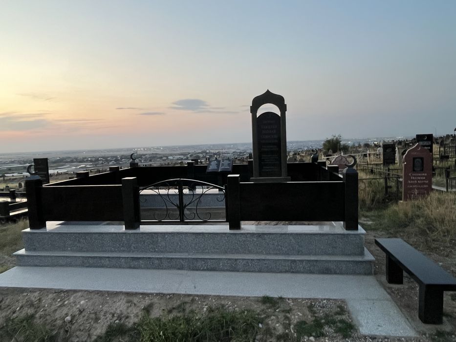 Кок тас памиятник Шымкент