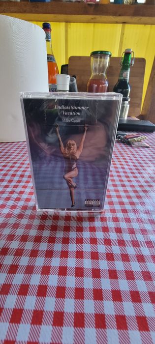 Casete  audio noi sigilate. Miley Cyrus si Oasis