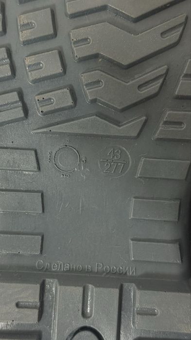 Продам зимние рабочие ботинки.