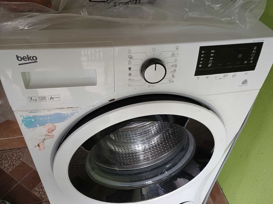 Mașina de spălat rufe Beko