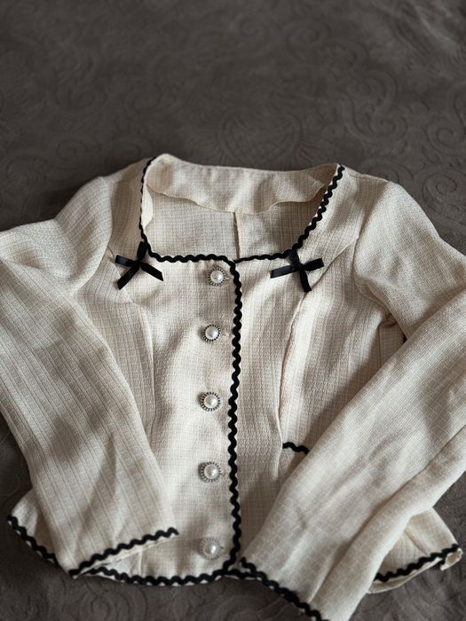 Елегантна блуза пеплум