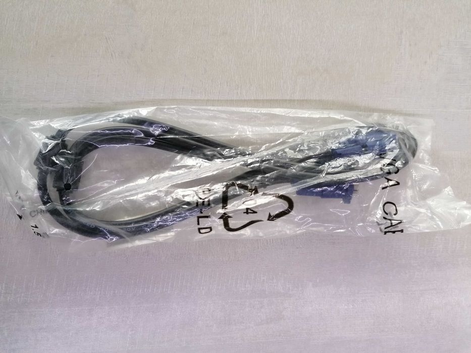 VGA към VGA кабел за монитор / телевизор / проектор - НОВ