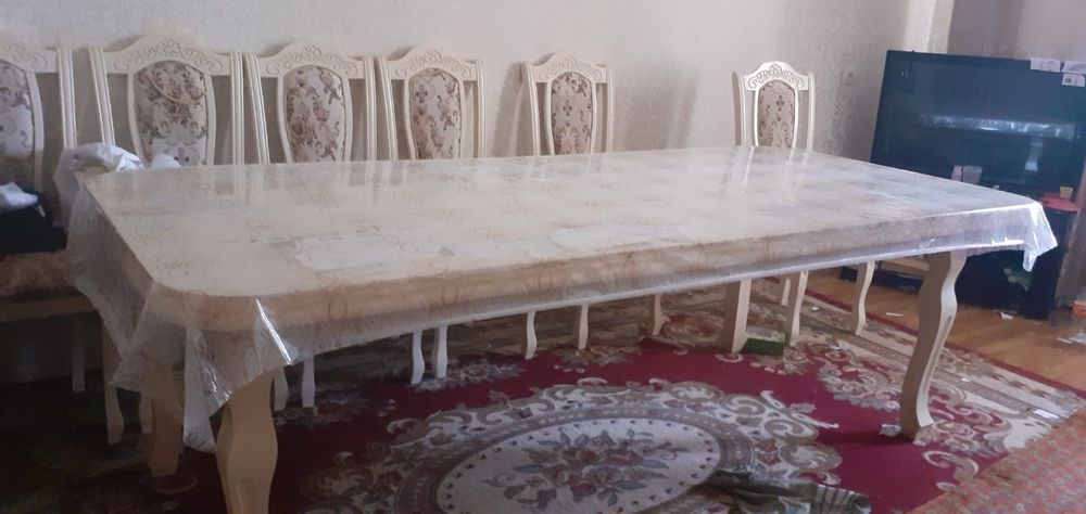 Стол со стульями