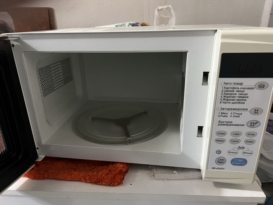 Микроволновка LG бытовая