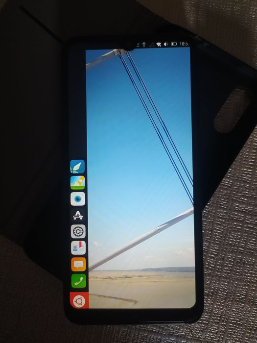 Продавам Linux телефон(ubuntu touch)