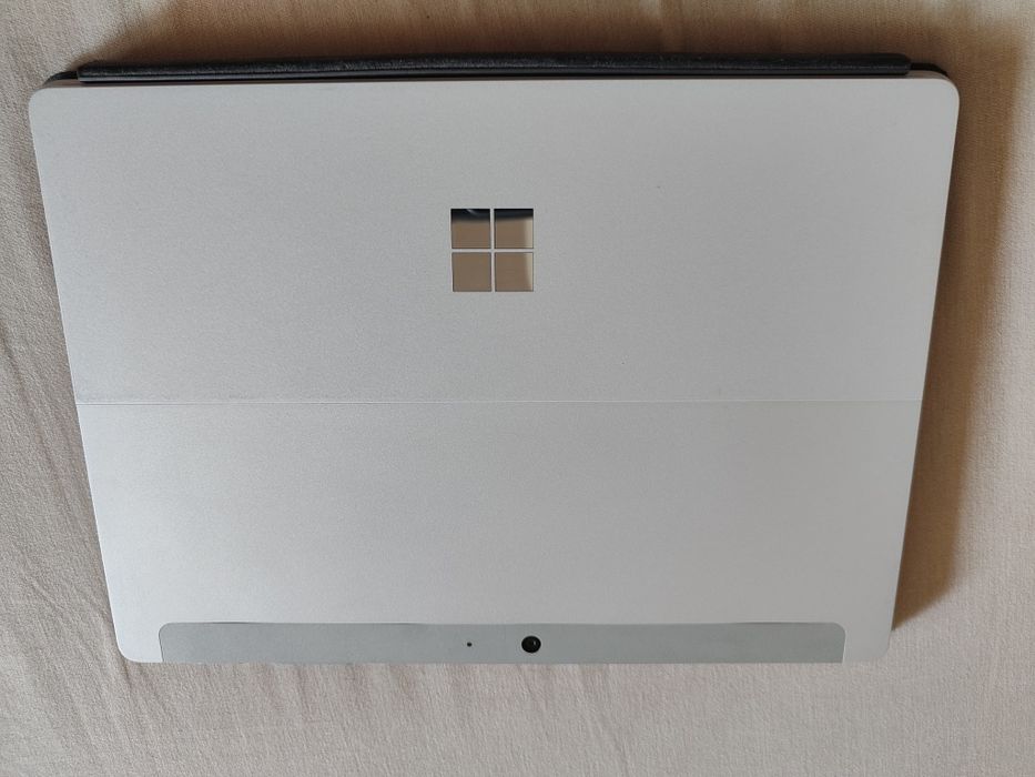 Microsoft surface go 2 8gb ram, 128gb, m3 8100y, model 1926
