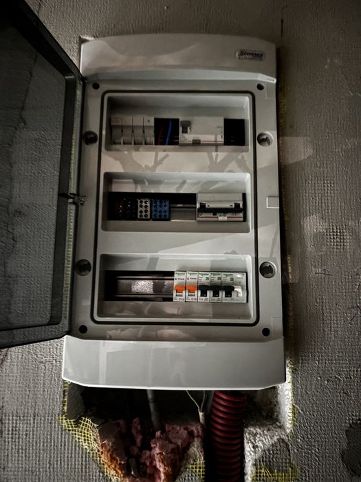 Electrician autorizat disponibil 24/7 .INTERVENTII IN TOATA TARA