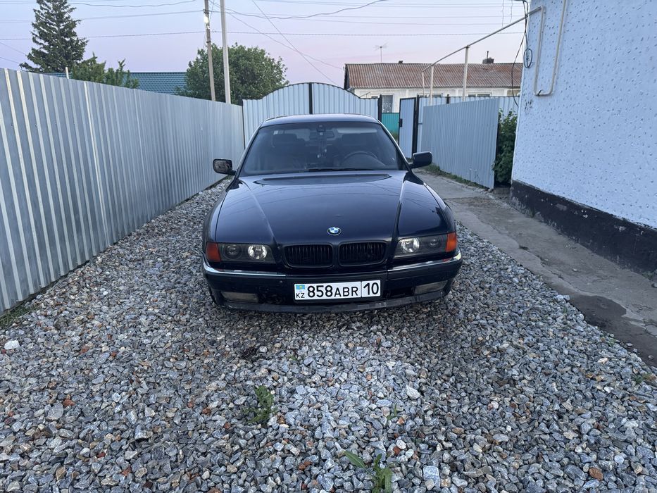 Продам бмв е38.