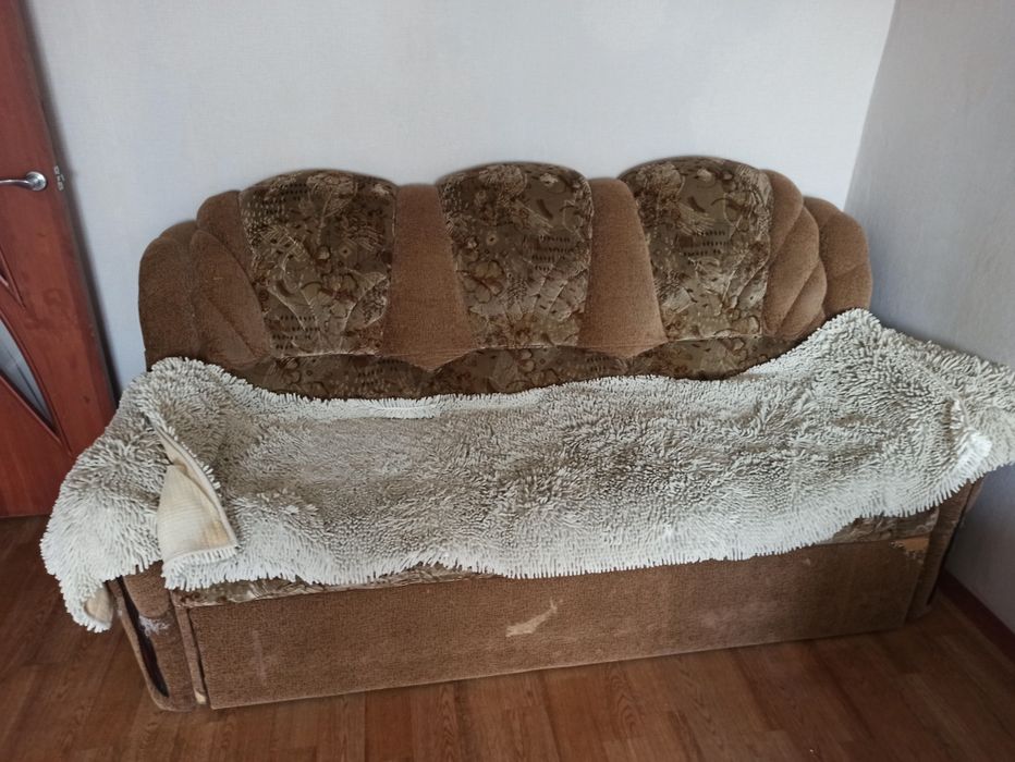Отдаем бесплатно диван