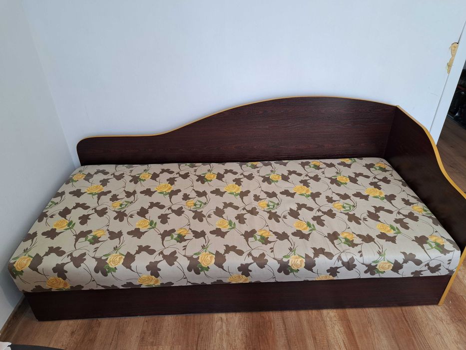 Единично легло с повдигащ механизъм