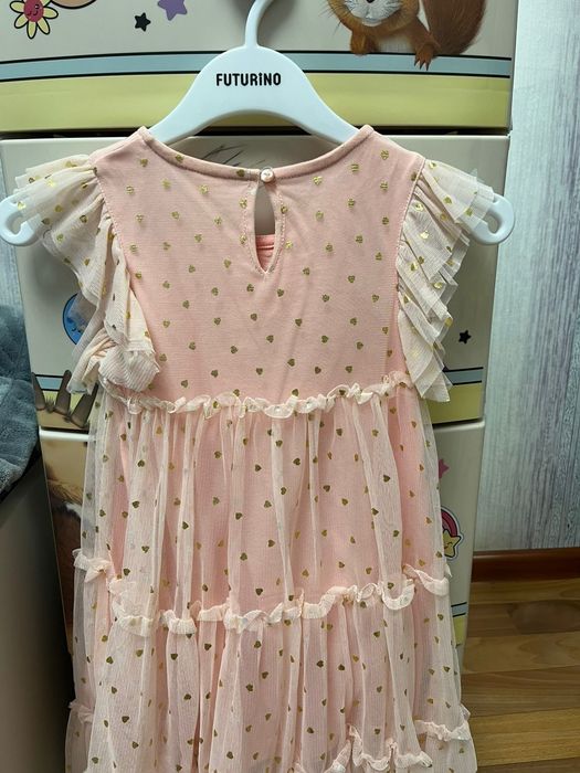 Продам детские нарядные платья на девочку