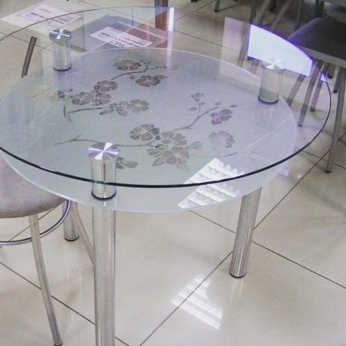 Стол кухонный из стекла