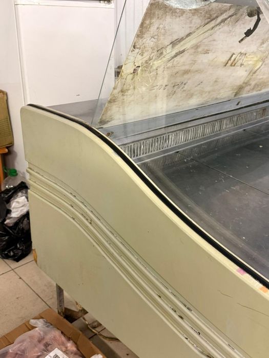 Продам витриный холодильник